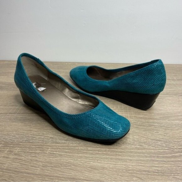 Moda Reflex Green Semi Suede Square Toe Wedges Size 7.5 - Picture 1 of 13